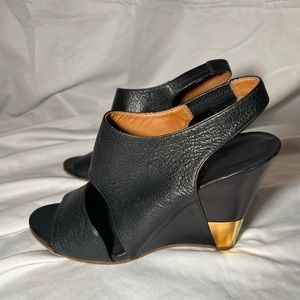 Chloé Eliza Wedge | 37